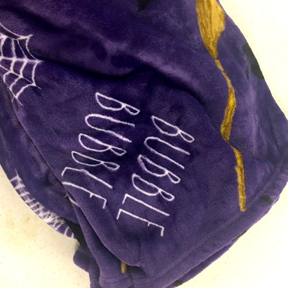 🧙‍♀️NWT Rae Dunn Purple BUBBLE BUBBLE TOIL & TROUBLE Halloween Plush Throw🧙‍♀️ - Picture 6 of 9